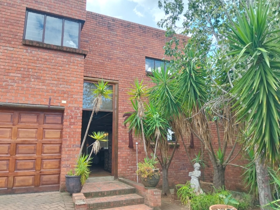 4 Bedroom Property for Sale in Pellissier Free State